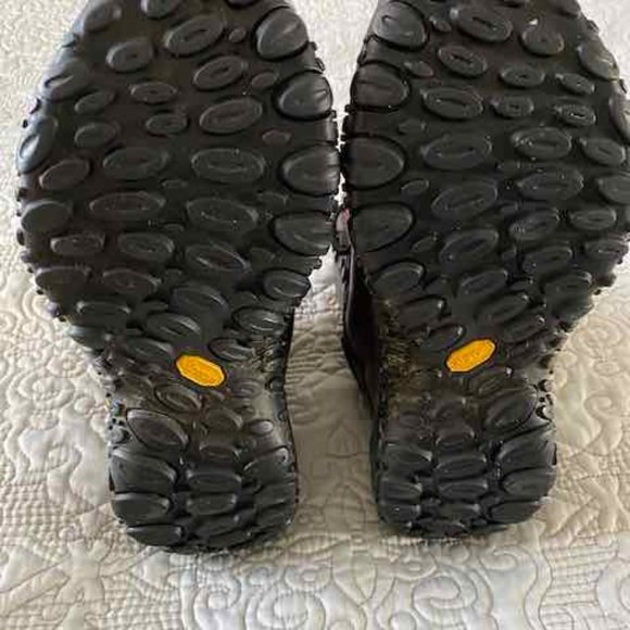 Women's Vibram Hiking Boots size 7 - Picture 4 of 6